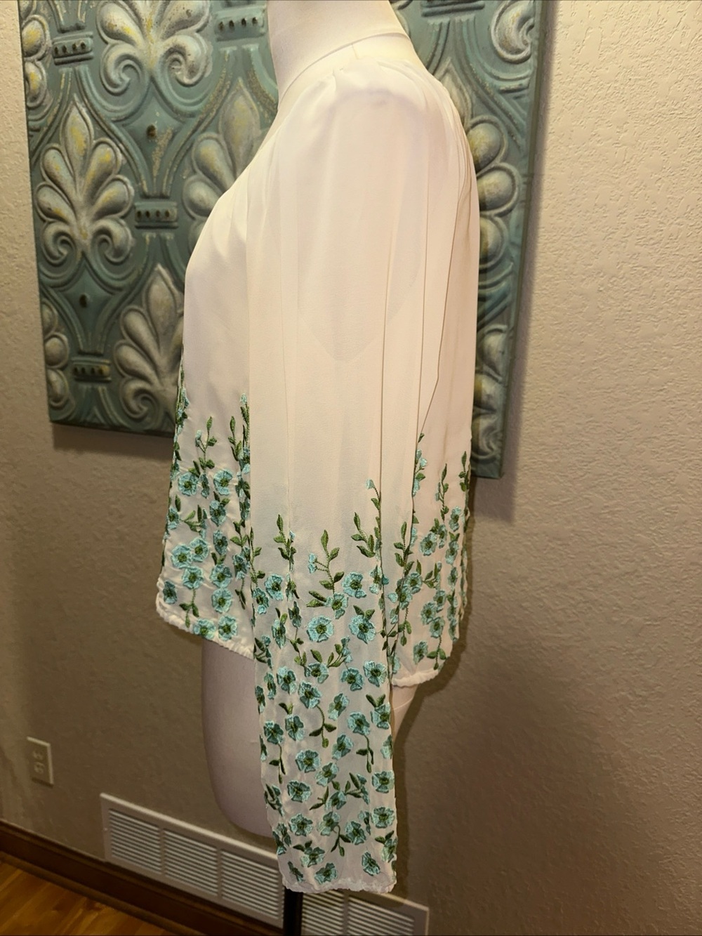 Free People Forget Me Not Embroidered Floral Blouse White Blue Boho Medium M - Picture 3 of 9